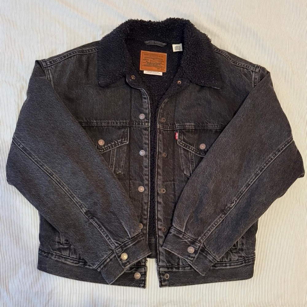 Levi’s 90’s Sherpa Trucker Black Denim Jacket